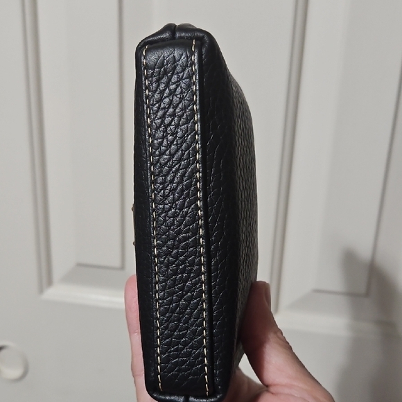 Dooney & Bourke Kisslock Large, Black Pebbeled Leather - Picture 3 of 7